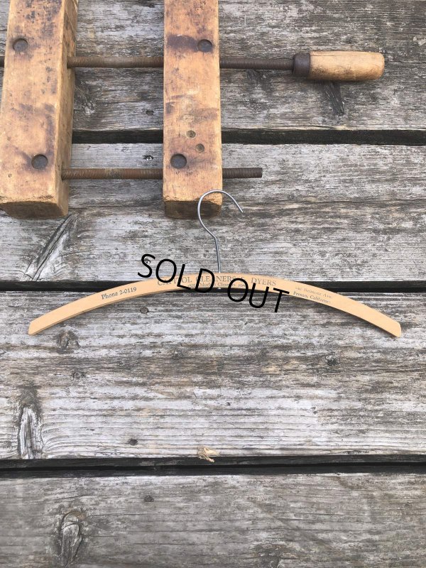 画像2: Vintage USA Advertising Wood Hanger CAPITOL CLEANERS &DYERS (R874)