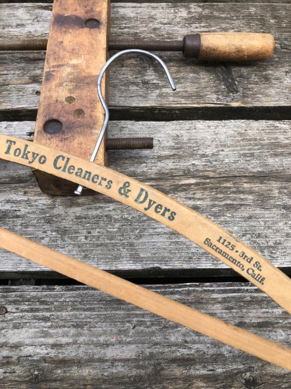 画像1: Vintage USA Advertising Wood Hanger Tokyo Cleaners & Dyers(R854)