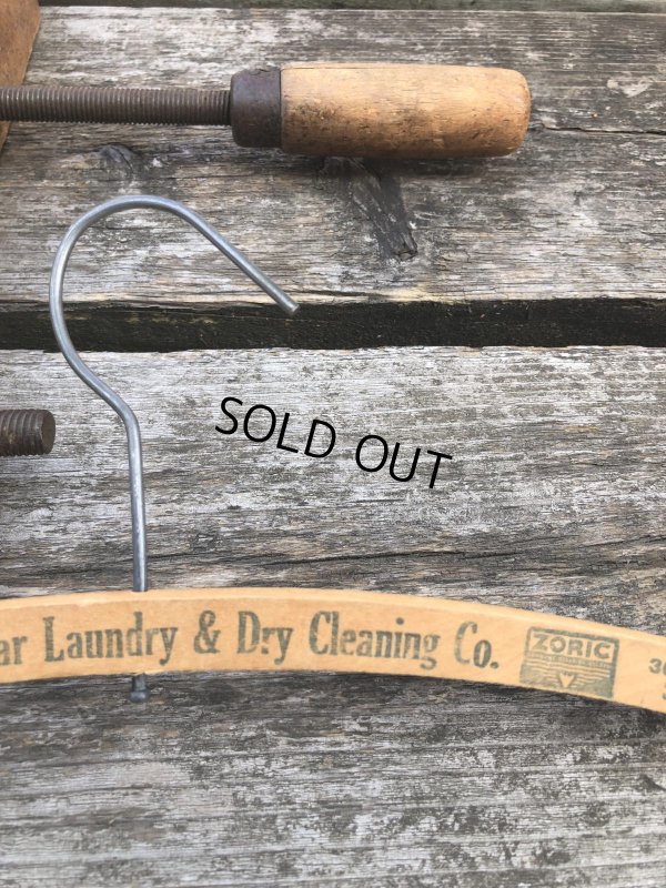 画像1: Vintage USA Advertising Wood Hanger Red Star Lanndry & Dry Cleaning (R873)