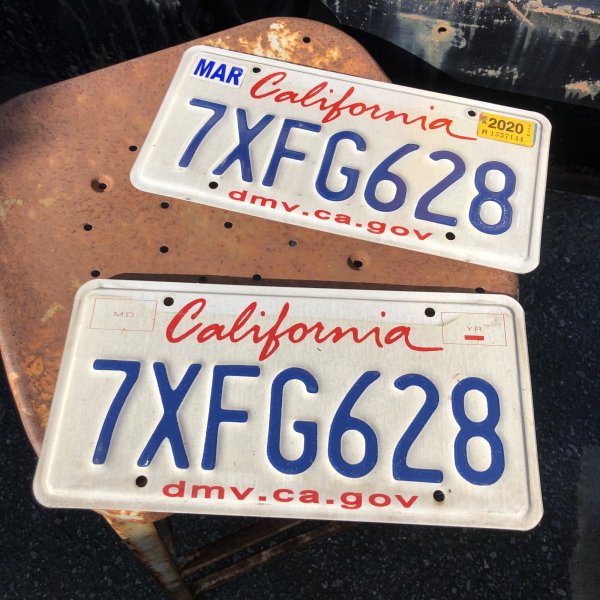 画像1: Original USA California License Plate 7XFG628 SET (R911)