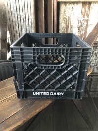 Vintage USA  DAIRY FOODS Heavy Duty Plastic Milk Crate UNNITED DAIRY (L) 