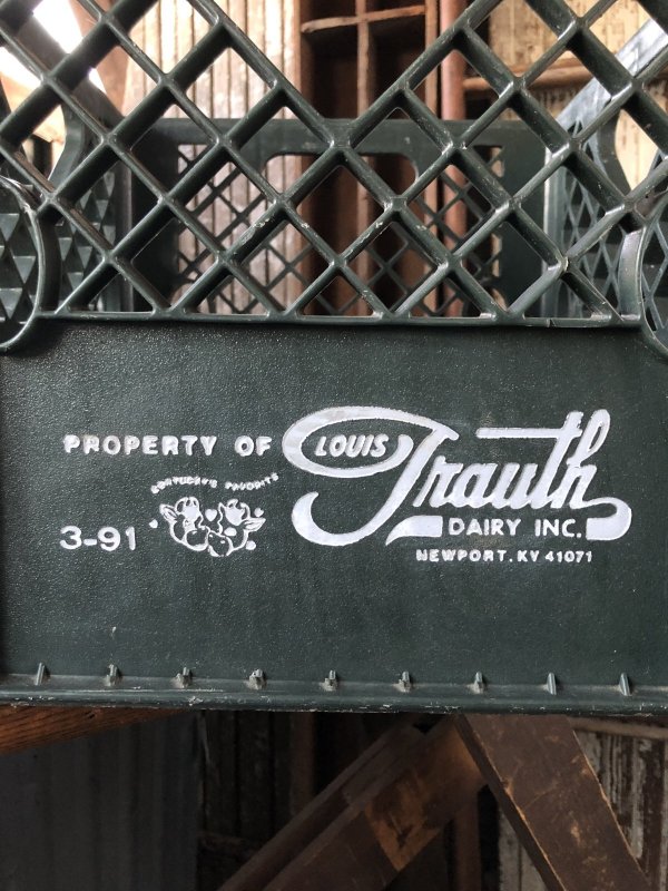 画像4: Vintage USA  DAIRY FOODS Heavy Duty Plastic Milk Crate LOUIS Trauth Dairy Inc. (Q) 