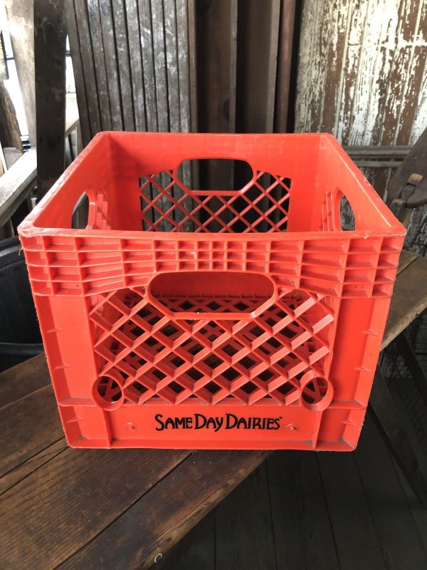 画像1: Vintage USA  DAIRY FOODS Heavy Duty Plastic Milk Crate SAME DAY DAYRIES (R) 