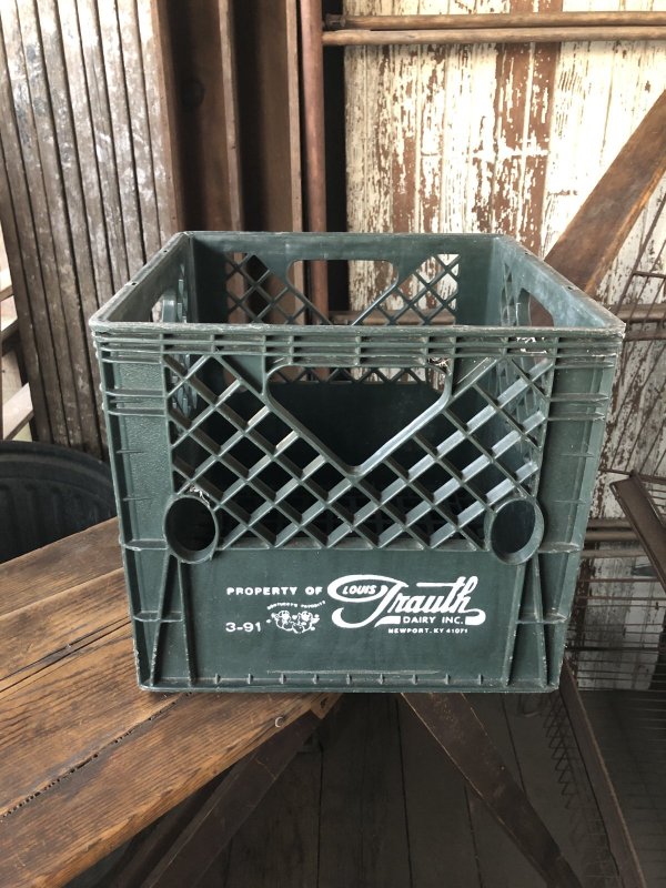 画像1: Vintage USA  DAIRY FOODS Heavy Duty Plastic Milk Crate LOUIS Trauth Dairy Inc. (Q) 