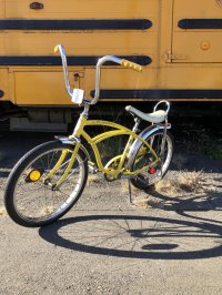  【店舗引き取り限定】Vintage Schwinn Bicycle Stingray Junior Yellow 20" (A069)