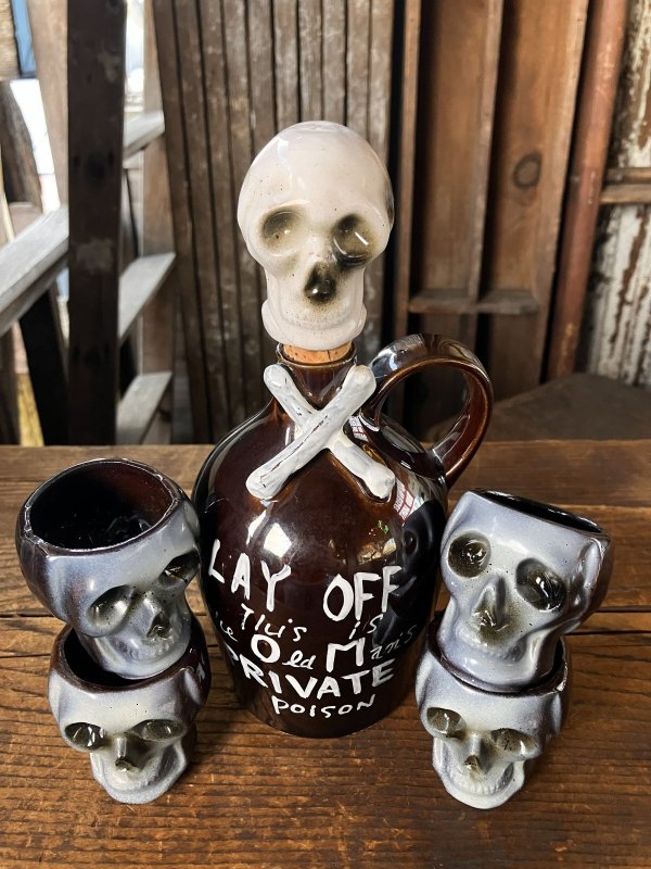 画像1: 50s Vintage SKULL " LAY OFF " Poison Decanter Bottle w/Shot Glass (B619)