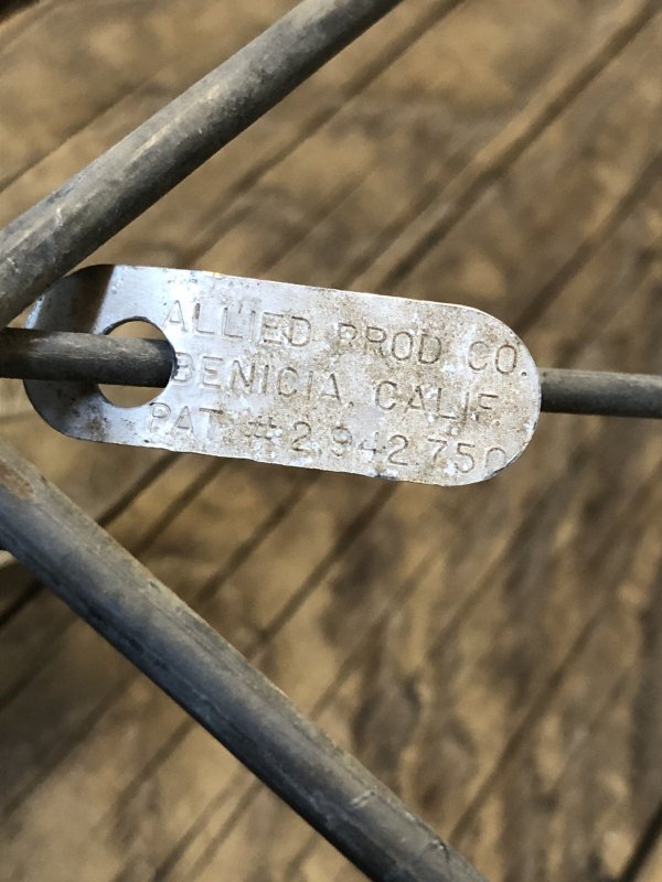 画像8: Vintage Metal Wire Folding Laundry Cart Basket on Wheels (A131) 