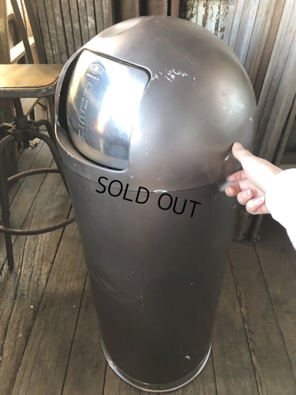 画像12: Vintage UNITED Pennsylvania Industrial Dome Top Torpedo Trash Can (A135)