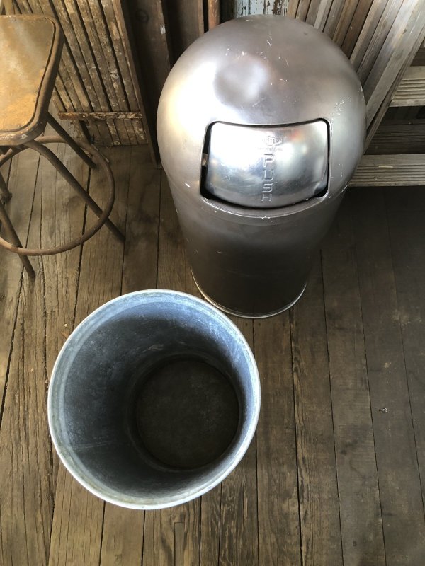画像14: Vintage UNITED Pennsylvania Industrial Dome Top Torpedo Trash Can (A135)