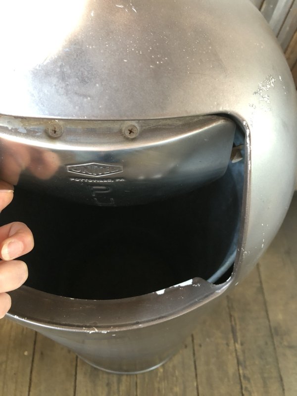 画像9: Vintage UNITED Pennsylvania Industrial Dome Top Torpedo Trash Can (A135)