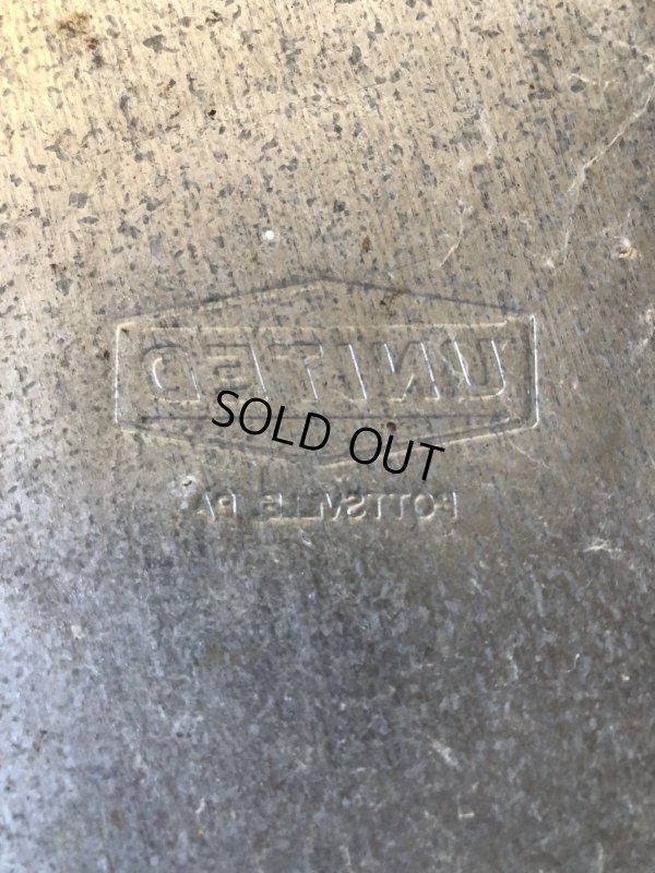 画像15: Vintage UNITED Pennsylvania Industrial Dome Top Torpedo Trash Can (A135)