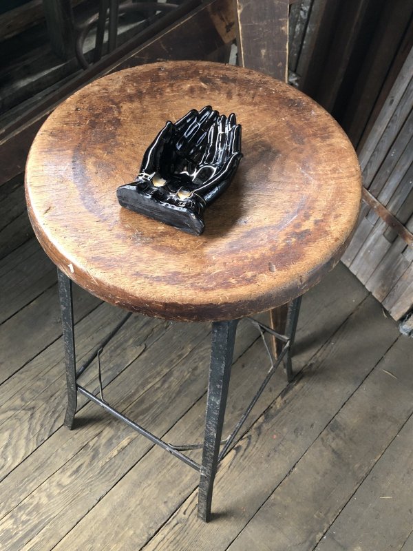 画像1: 50s Vintage Japan Porcelain Black Hand Ashtray Jewelry Trinket Bowl (A320)