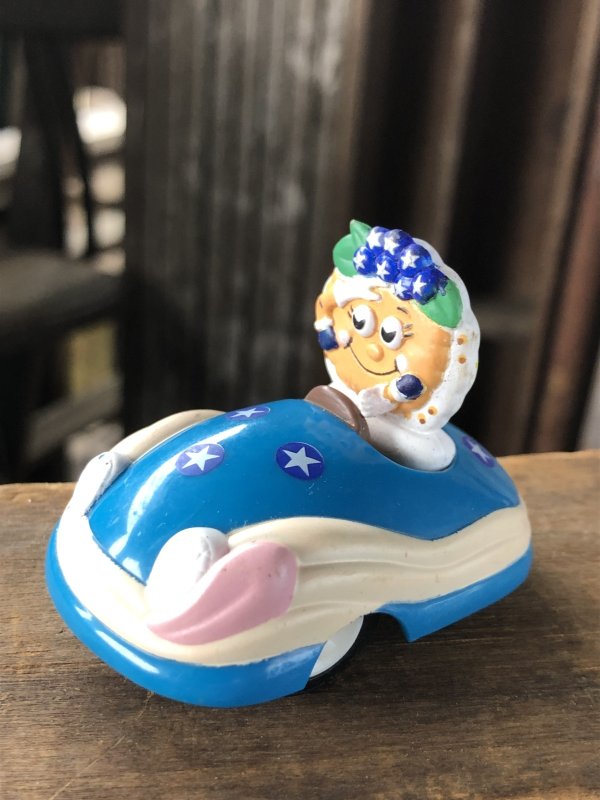 画像2: 90s Vintage IHOP Pancake Kids Meal Toy Pull-Back Car Bonnie Blueberry (A372)
