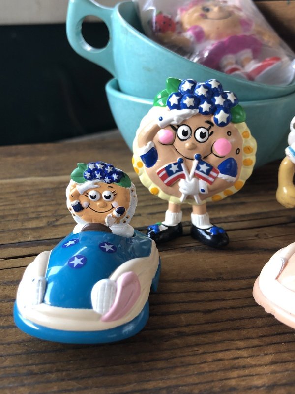 画像6: 90s Vintage IHOP Pancake Kids Meal Toy PVC Bonnie Blueberry (A378)