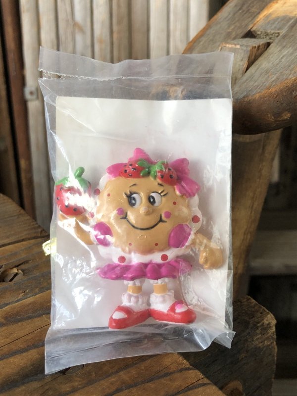 画像1: 90s Vintage IHOP Pancake Kids Meal Toy PVC Susie Strawberry (A380)