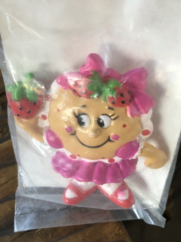 画像2: 90s Vintage IHOP Pancake Kids Meal Toy PVC Susie Strawberry (A380)