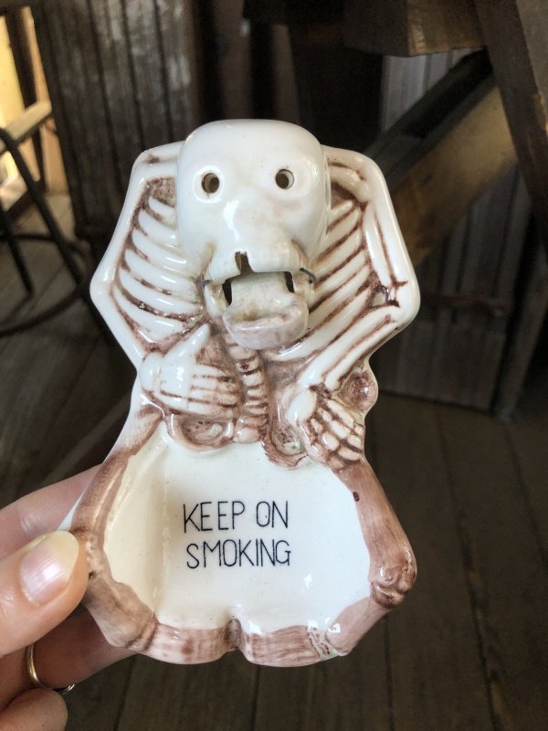 画像17: Vintage Nodding Skeleton KEEP ON SMOKING Ceramic Ashtray Made in JAPAN (A388)