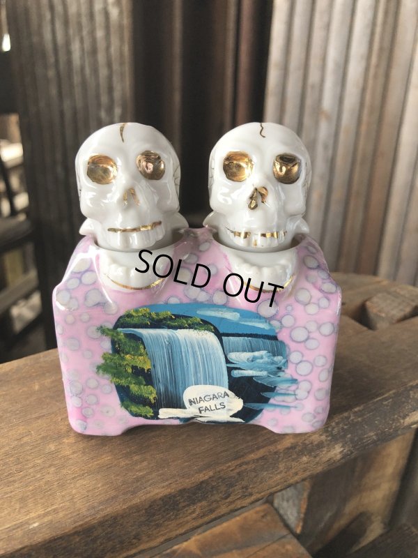 画像1: Vintage Nodding Skulls Salt and Pepper Ceramic Shakers Made in JAPAN (A389)