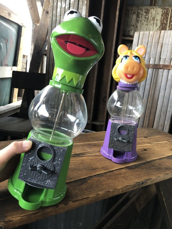 画像15: 00s The Muppet Show Kermit the Frog and Miss Piggy Gumball Machines (A400)
