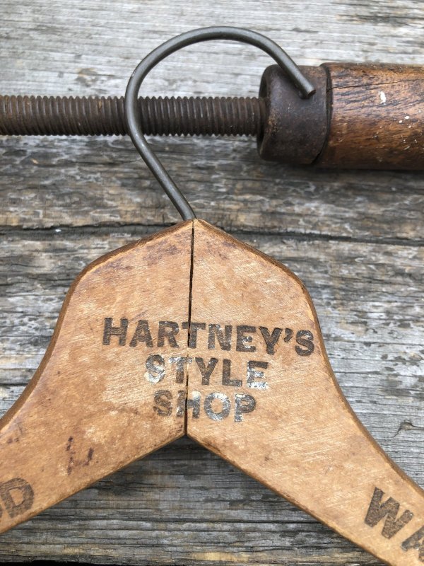 画像2: Vintage USA Advertising Wood Hanger HARTNEY'S STYLE SHOP (A584)