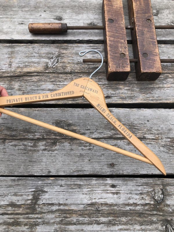 画像1: Vintage USA Advertising Wood Hanger THE CASYAWAYS (A581)