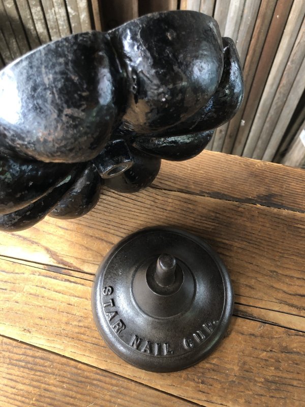 画像6: Antique Cast Iron Rotating Cobblers STAR NAIL CUP (A641)