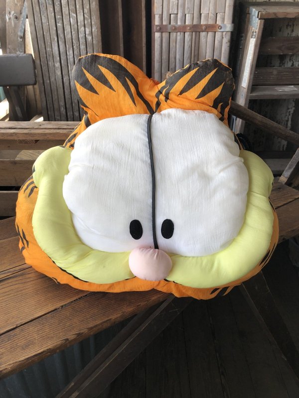 画像1: 90s Play by Play Garfield the Cat Face Plush Pillow (A674)