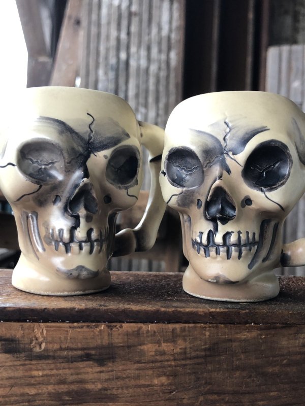 画像1: Vintage Skull Ceramic Salt/Pepper Mugs Japan (A676)
