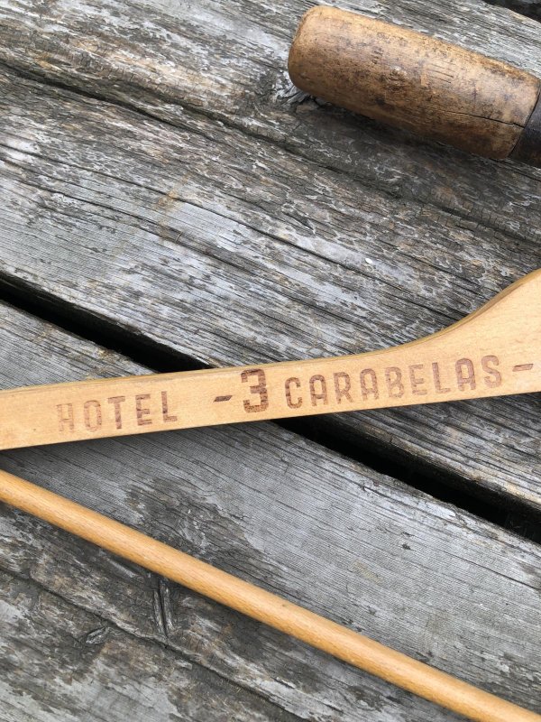 画像2: Vintage USA Advertising Wood Hanger HOTEL 3 CARABELAS (A698)