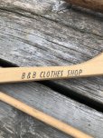画像2: Vintage USA Advertising Wood Hanger B&B CLOTHES SHOP (A691) (2)
