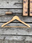 画像1: Vintage USA Advertising Wood Hanger HOTEL 3 CARABELAS (A698) (1)