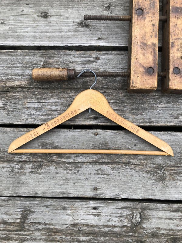 画像1: Vintage USA Advertising Wood Hanger HOTEL 3 CARABELAS (A698)