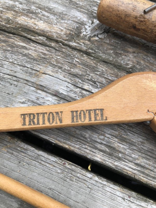 画像2: Vintage USA Advertising Wood Hanger TRITON HOTEL (A693)