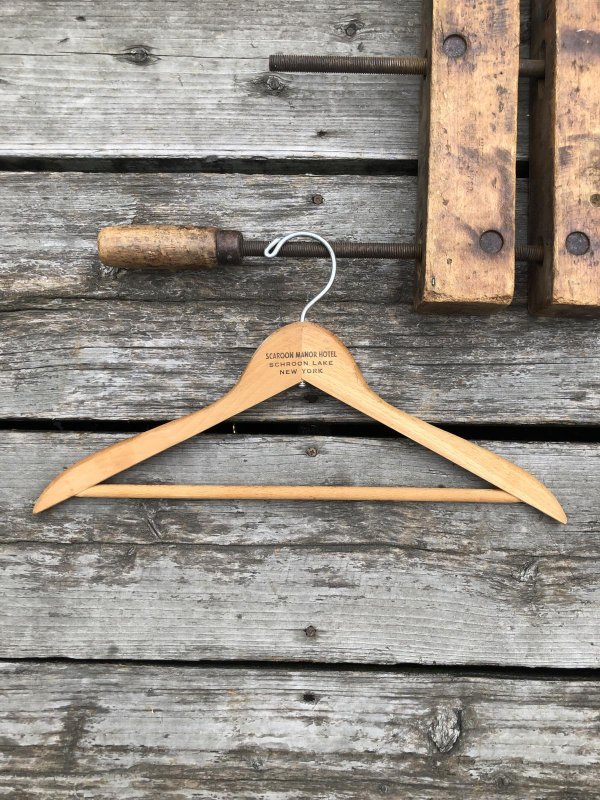 画像1: Vintage USA Advertising Wood Hanger SCROON MANOR HOTEL (A700)