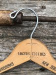 画像3: Vintage USA Advertising Wood Hanger ROGERS CLOTHES (A682) (3)
