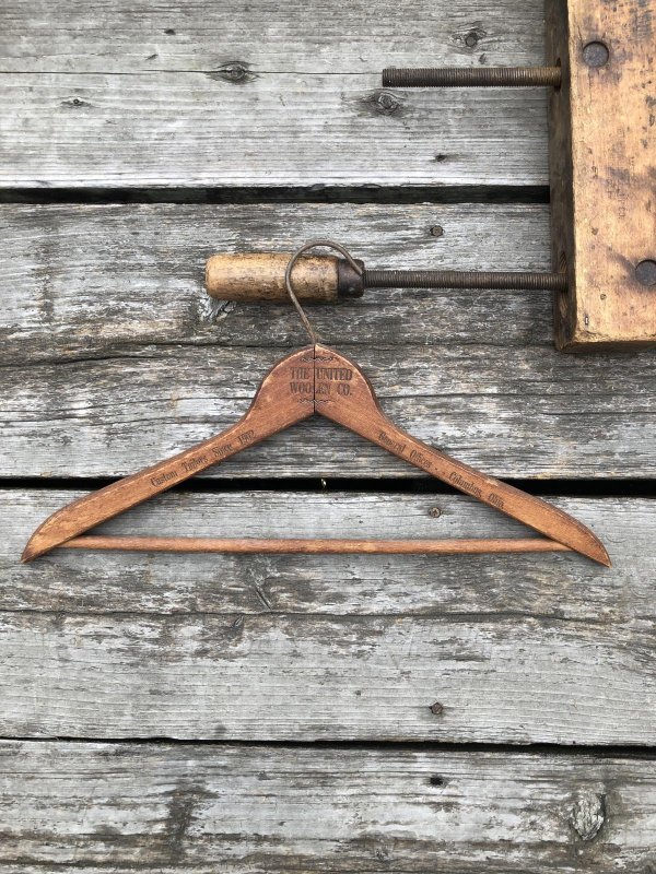 画像1: Vintage USA Advertising Wood Hanger THE UNITED WOOLEN (A689)