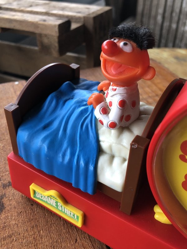 画像10: 70s Vintage Sesame Street Ernie Alarm Clock AM Radio (A703)