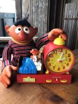 画像14: 70s Vintage Sesame Street Ernie Alarm Clock AM Radio (A703) (14)
