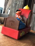画像4: 70s Vintage Sesame Street Ernie Alarm Clock AM Radio (A703) (4)