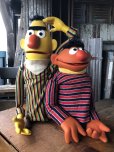 画像1: 70s Vintage Sesame Street Hand Puppet Doll Ernie Bert 1st Ver. Set (A704)  (1)