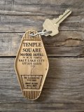 Vintage Motel Key TEMPLE SQUAEW MOTOR HOTEL #7 (A822)