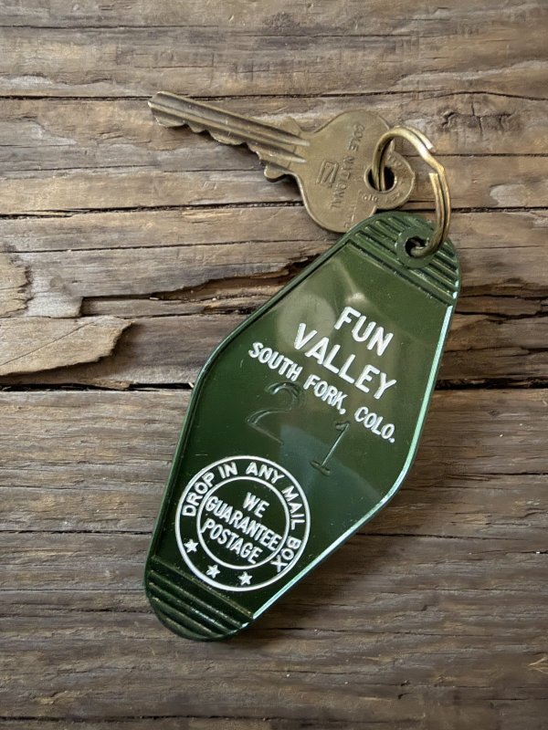 画像1: Vintage Motel Key FUN VALLEY #21 (A833)