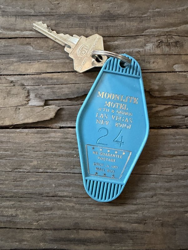 画像1: Vintage Motel Key MOONLITE MOTEL #24 (A835)