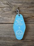 画像1: Vintage Motel Key THE SASSY FOX MOTEL #8 (A823) (1)