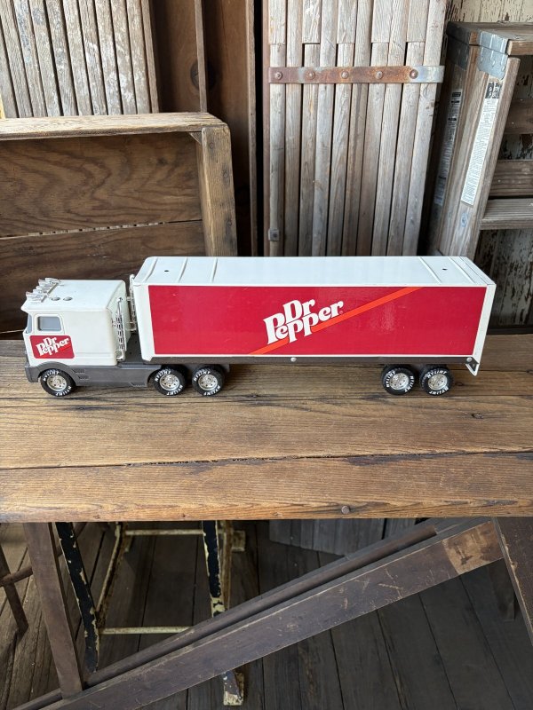 画像1: 90s Nylint Dr.Pepper Advertising Pressed Steel Truck and Trailer (A846)