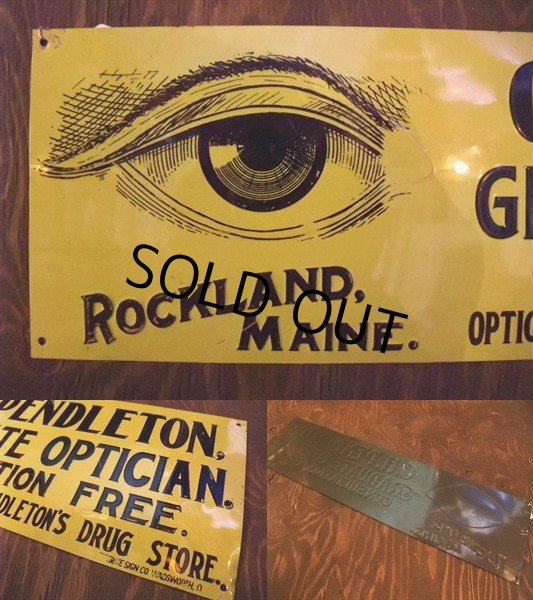 画像2: C.H. PENDLETON GRADUATE OPTICIAN TIN SIGN （AC-246） (2)