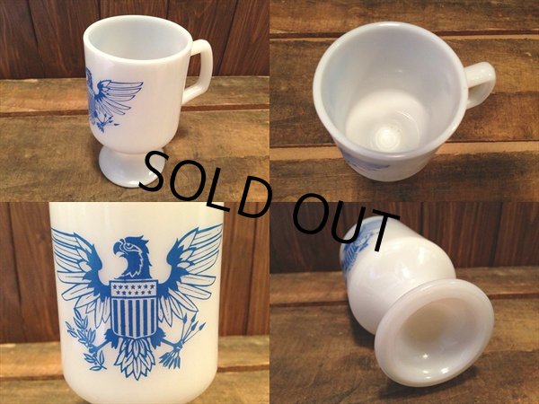 画像2: VINTAGE MILK GLASS Footed Mug (NR-186) (2)