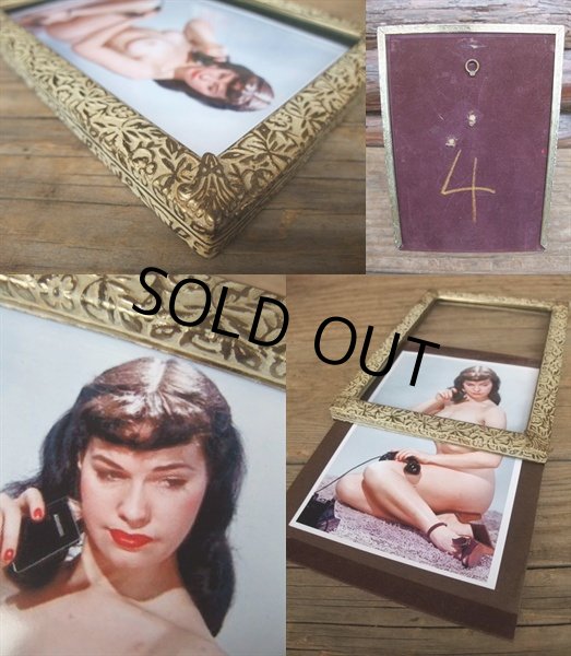 画像2: Vintage Pictuer Frame w/Betty Page Pin-Up  (AC-620) (2)
