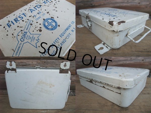 画像2: Vintage ESE First AID Kit Cabinet Box (NK-251) (2)