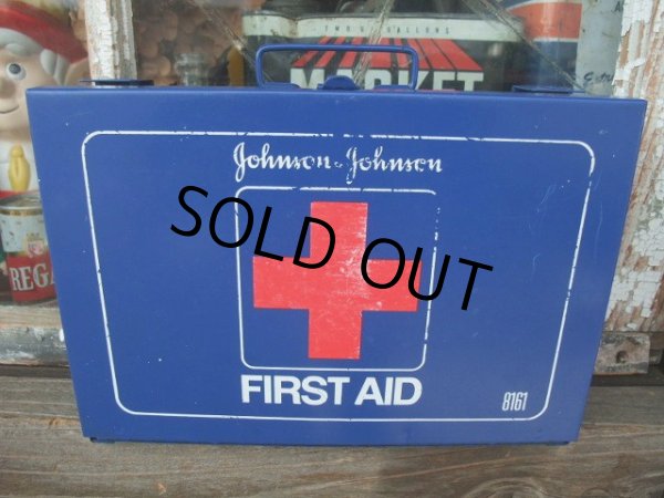 画像1: 70s Vintage Johnson&Johnson First AID Cabinet Box (NK980) (1)